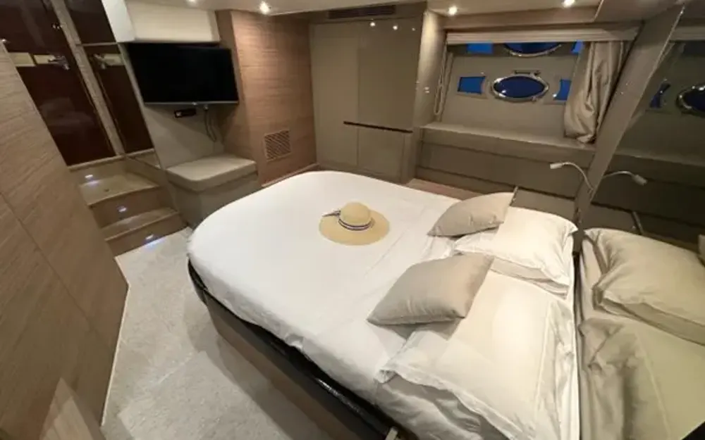 slider 19 Queens Yachts  54
