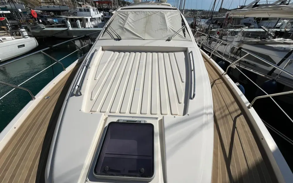 slider 4 Queens Yachts  54