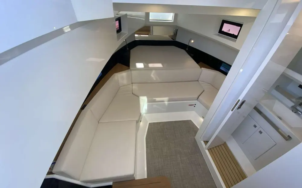 slider 4 De Antonio Yachts D36 Open