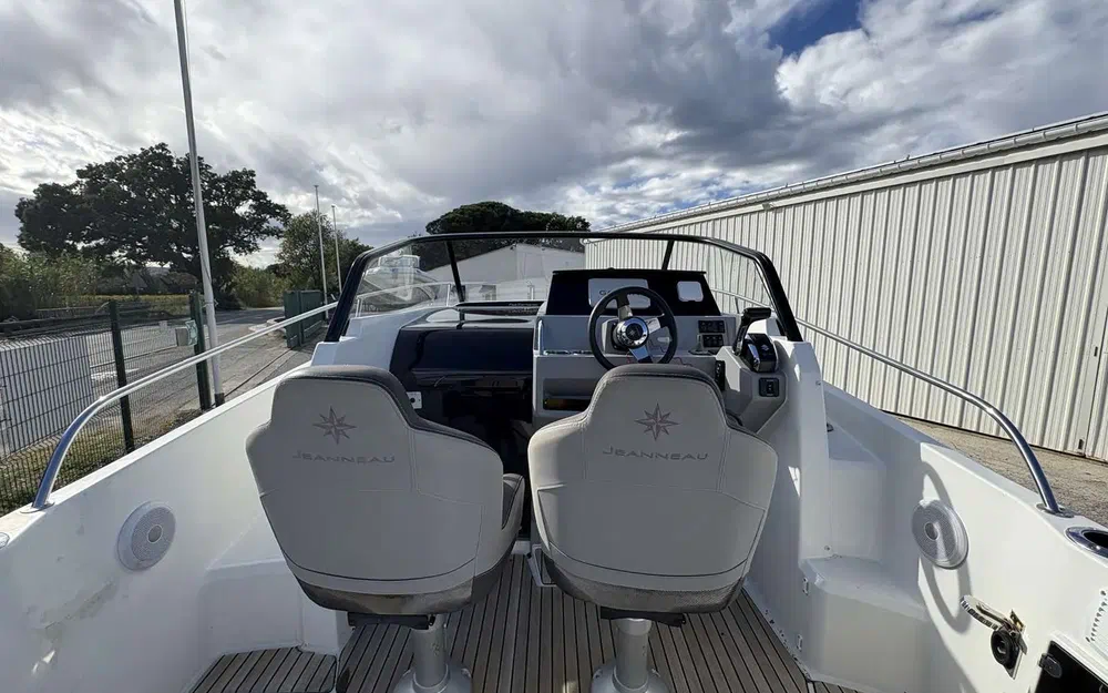 slider 1 Jeanneau Cap Camarat 7.5 WA