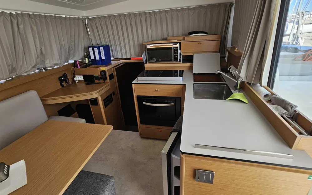 slider 10 Beneteau Excess 11