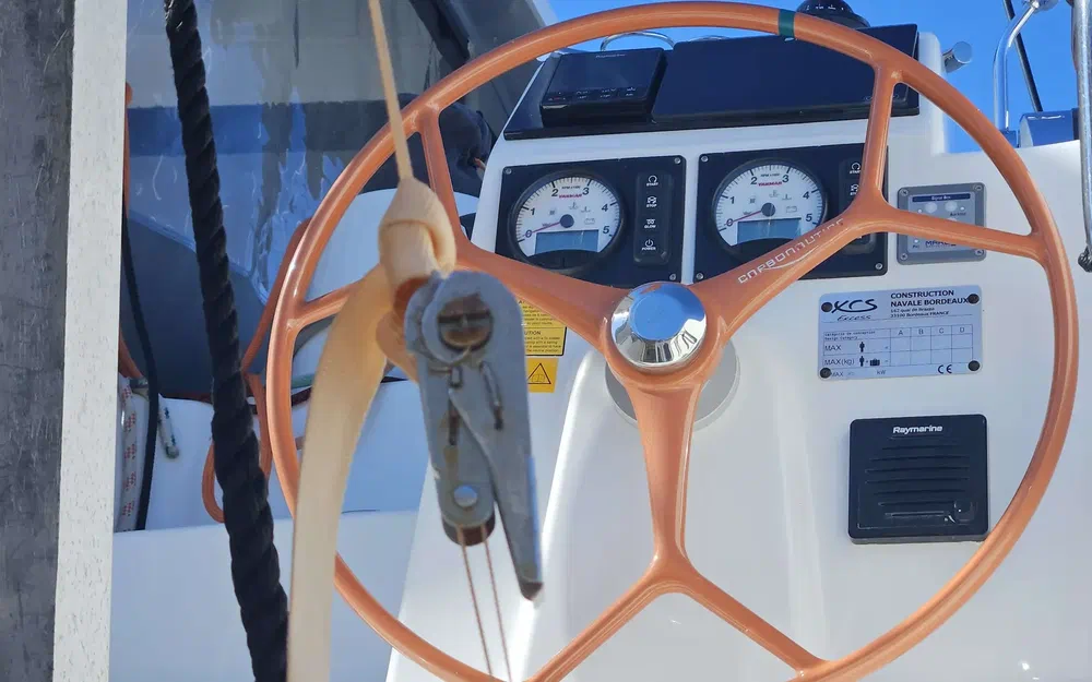 slider 2 Beneteau Excess 11