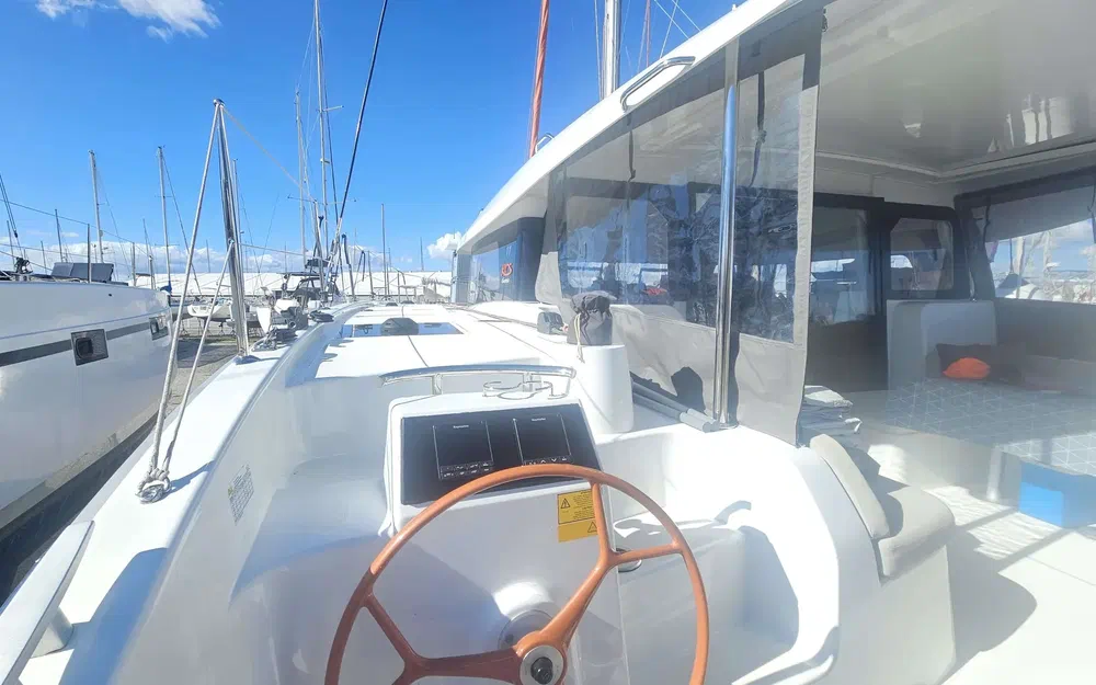 slider 3 Beneteau Excess 11