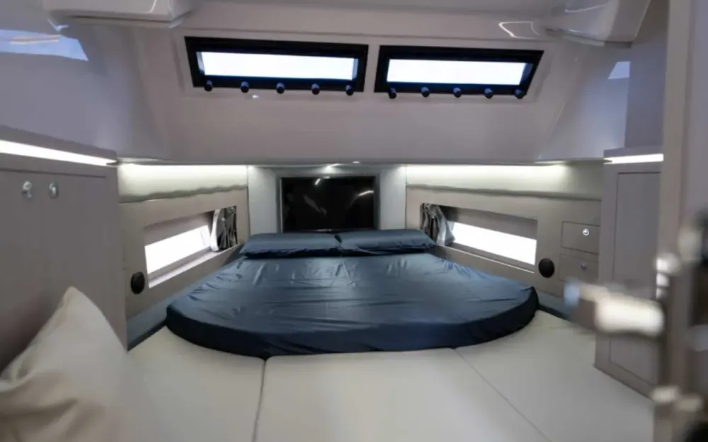 slider 11 Ranieri Cayman