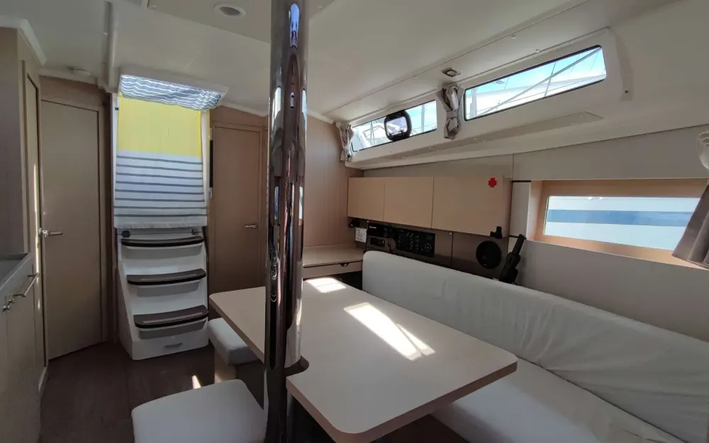 slider 9 Beneteau Oceanis 38.1