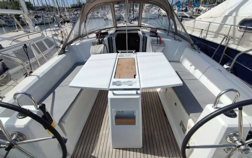 slider 11 Beneteau Oceanis 38.1