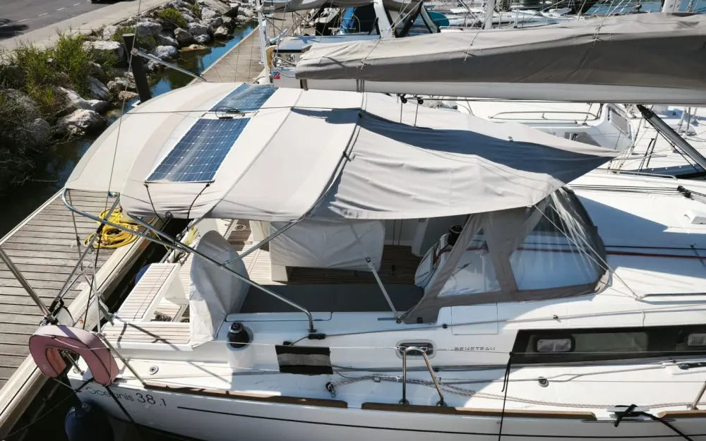 slider 15 Beneteau Oceanis 38.1
