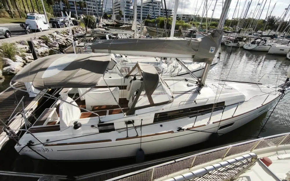 slider 17 Beneteau Oceanis 38.1