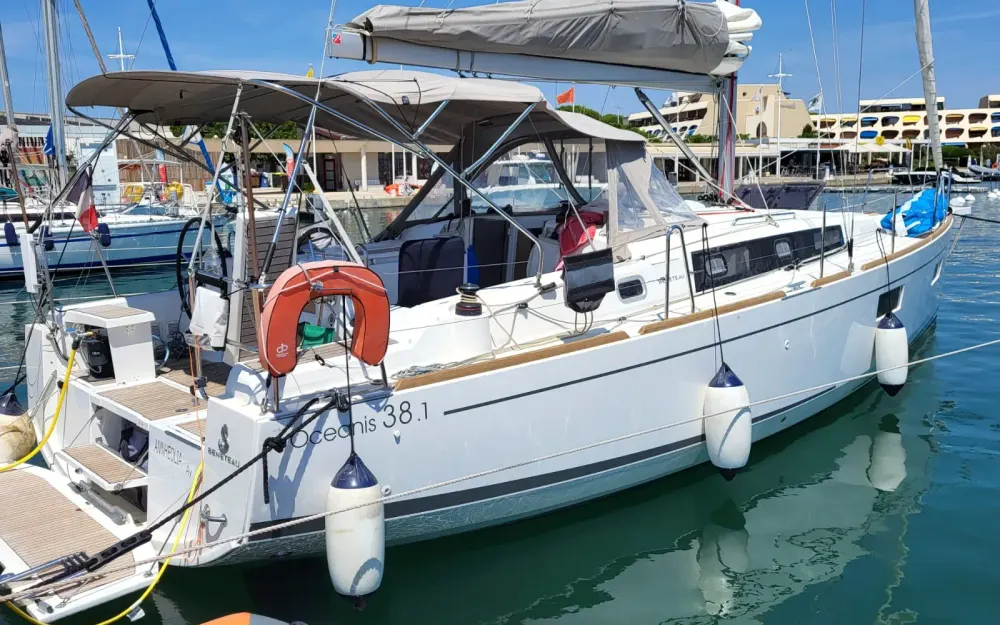 slider 3 Beneteau Oceanis 38.1