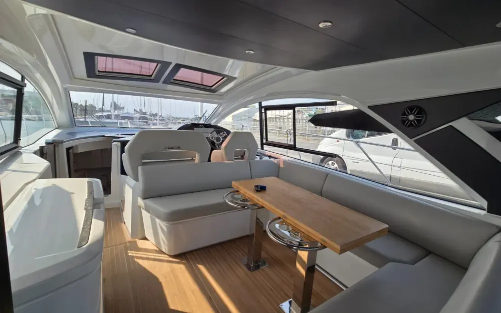 slider 16 Beneteau Gran Turismo 45