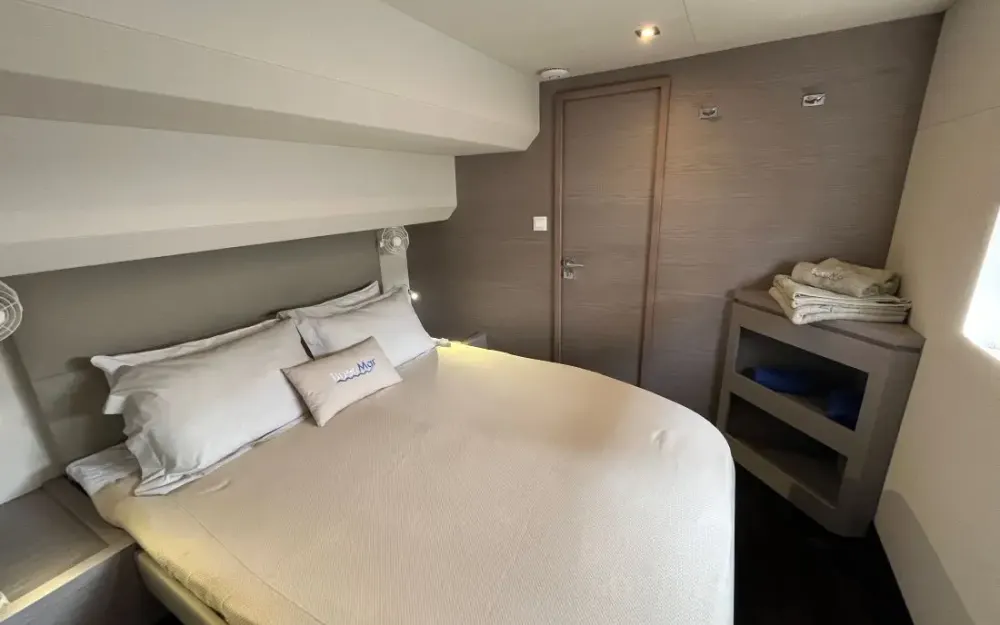 slider 9 Fountaine Pajot My 6