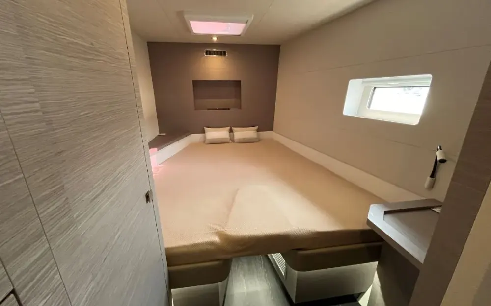 slider 10 Fountaine Pajot My 6