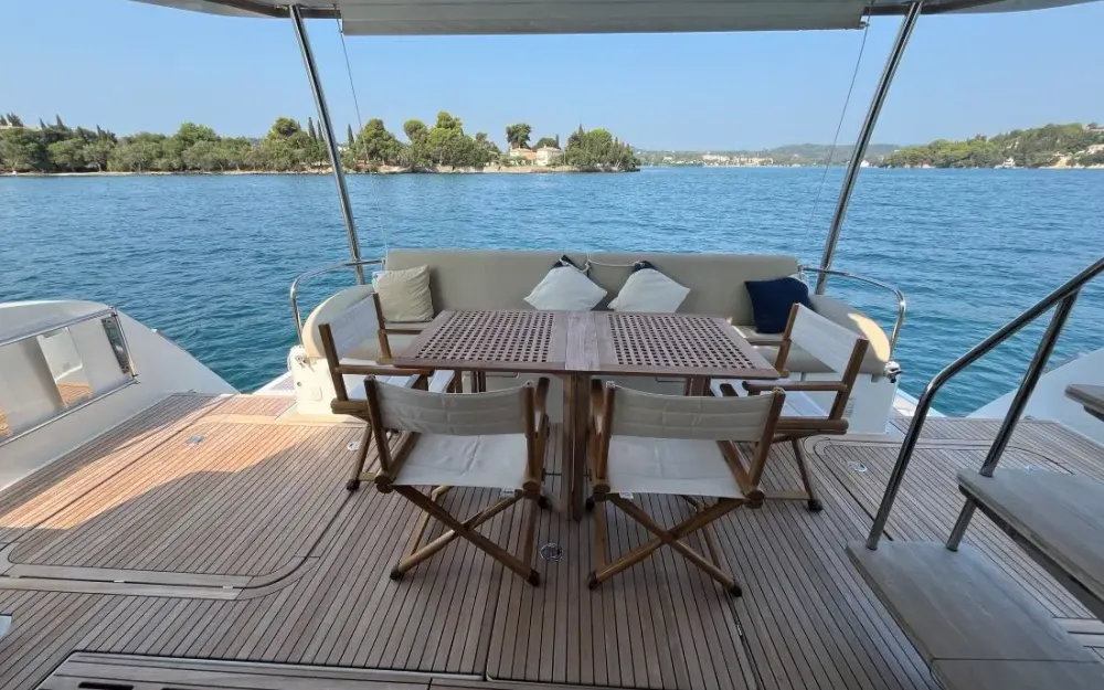 slider 1 Fountaine Pajot My 6