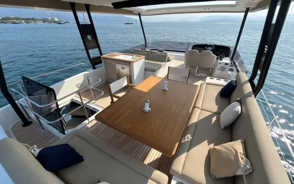 slider 2 Fountaine Pajot My 6