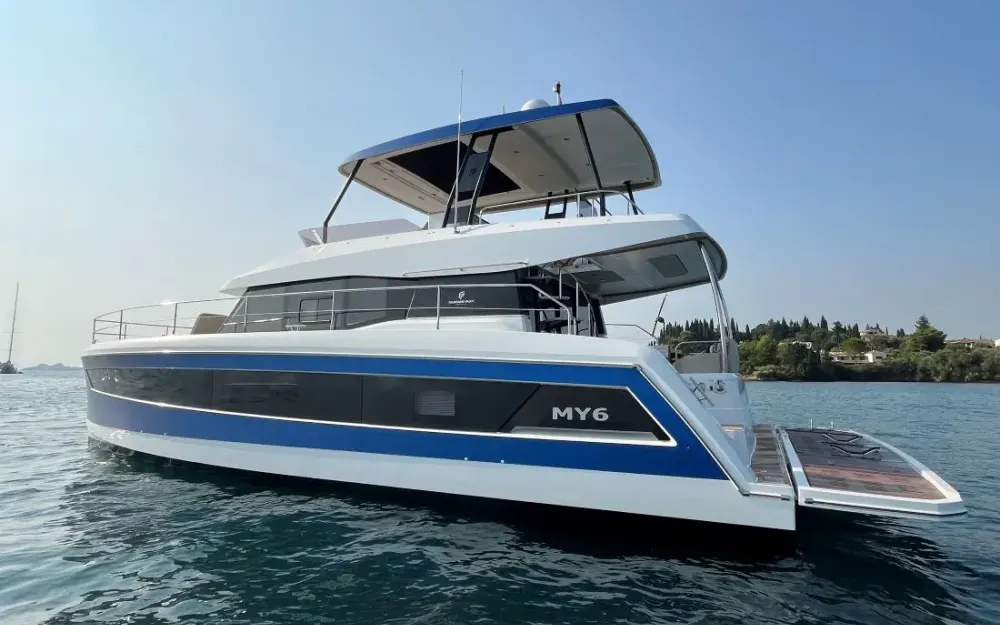 slider 3 Fountaine Pajot My 6