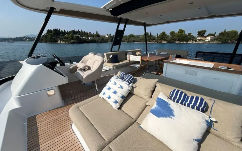 slider 5 Fountaine Pajot My 6