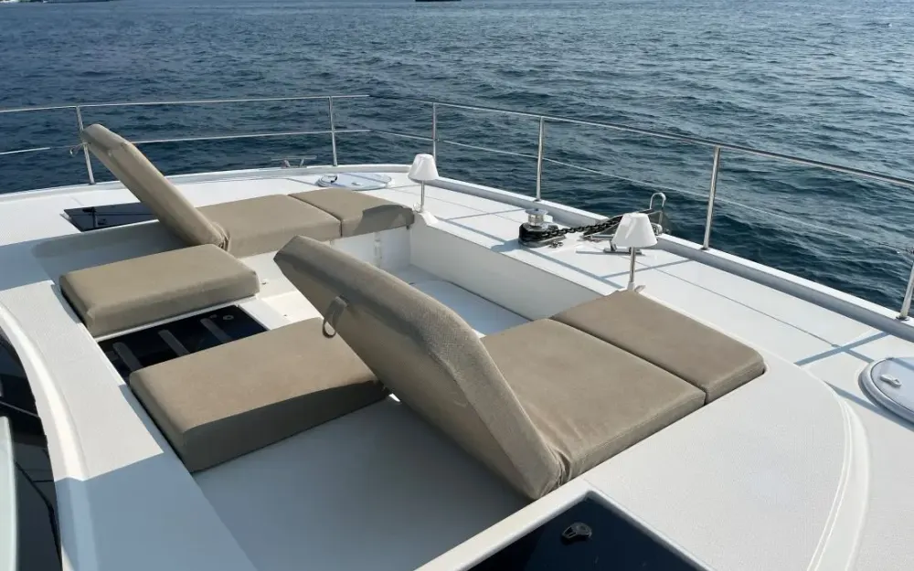 slider 6 Fountaine Pajot My 6