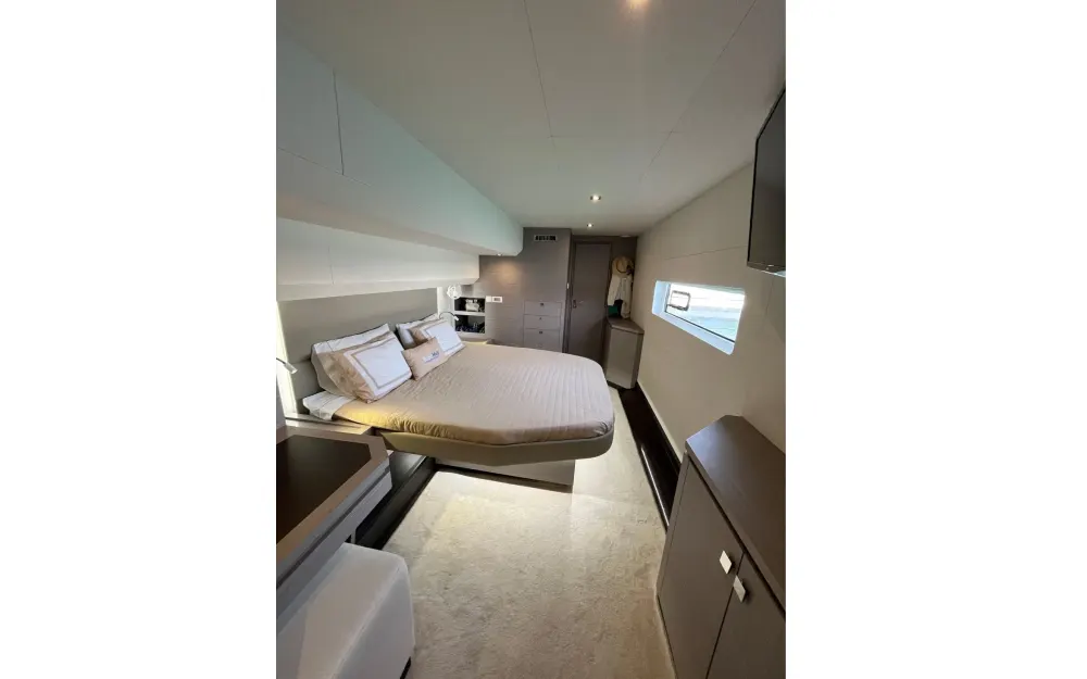 slider 8 Fountaine Pajot My 6