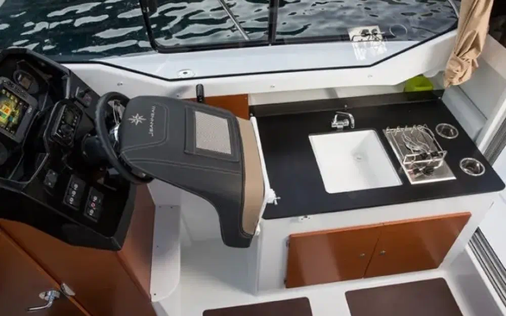 slider 7 Jeanneau Merry Fisher 795