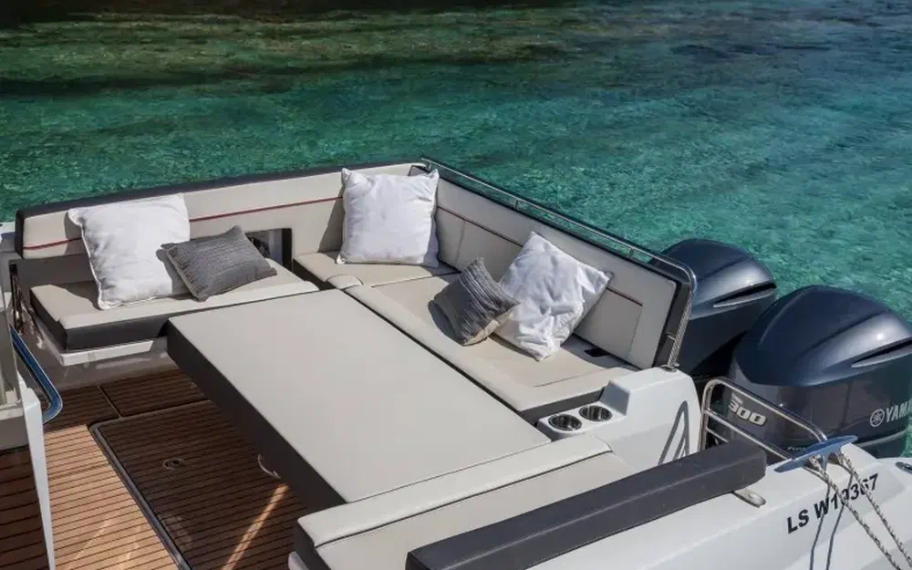 slider 4 Jeanneau Cap Camarat 10.5 WACap Camarat 10.5 Wa Serie 2