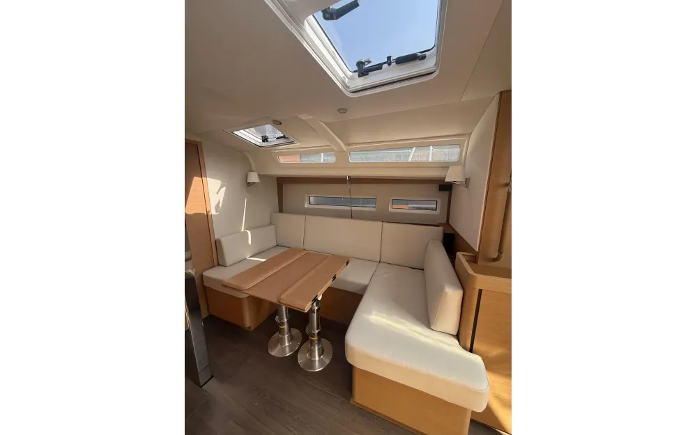 slider 9 Jeanneau Sun Odyssey 440