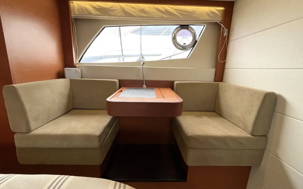 slider 11 Jeanneau Prestige 500 Fly