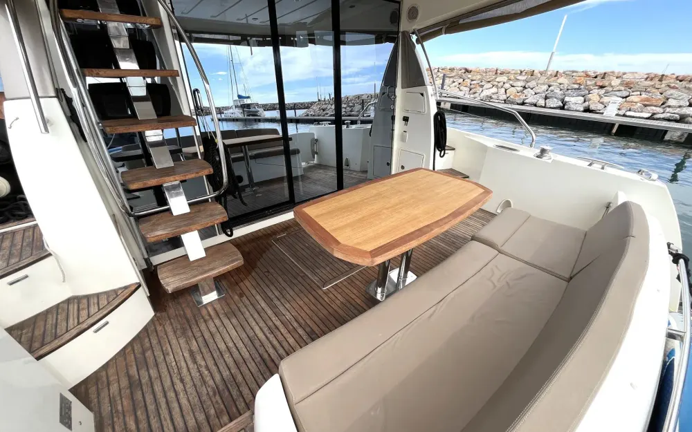 slider 12 Jeanneau Prestige 500 Fly