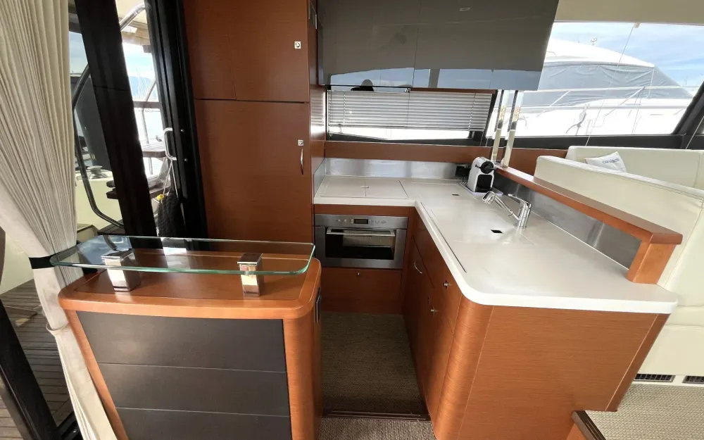 slider 4 Jeanneau Prestige 500 Fly