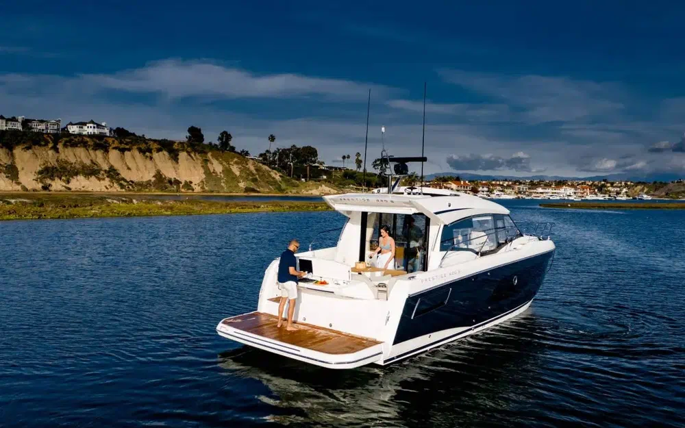 slider 10 Jeanneau Prestige 420 Fly