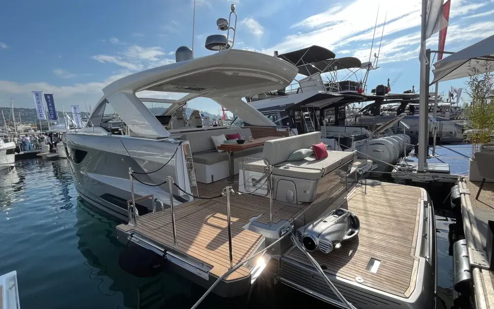 slider 0 Jeanneau DB 43