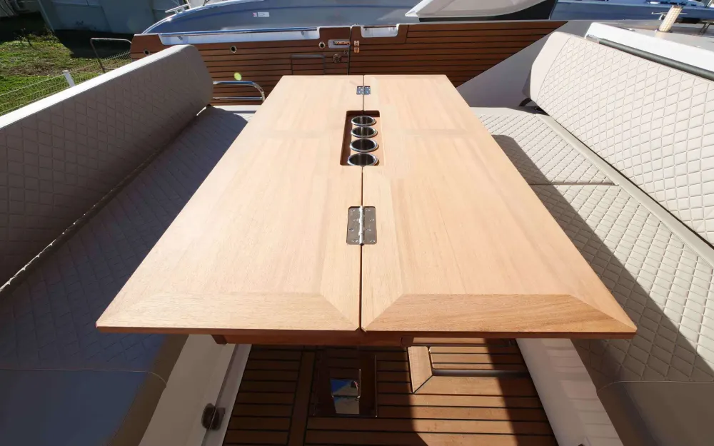 slider 5 Jeanneau DB 43