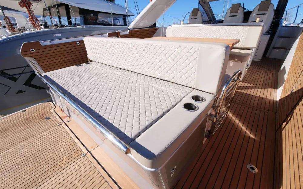 slider 6 Jeanneau DB 43
