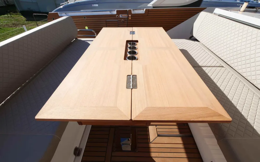 slider 5 Jeanneau DB 43