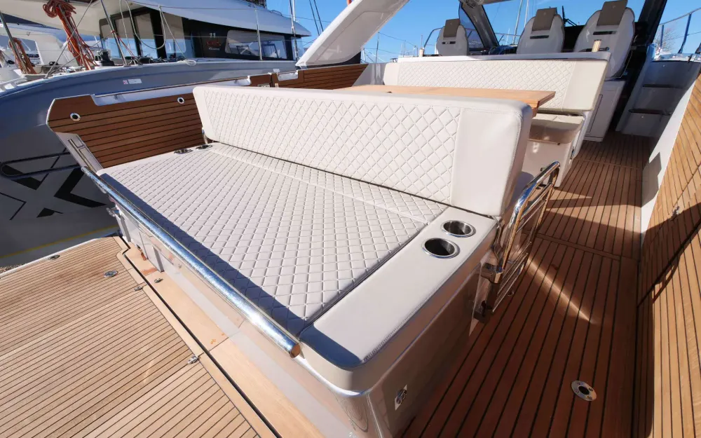 slider 6 Jeanneau DB 43
