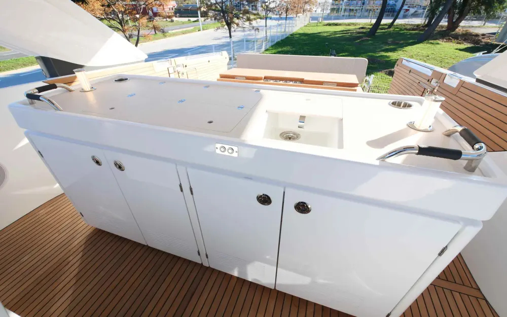 slider 7 Jeanneau DB 43