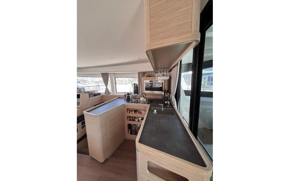 slider 10 Lagoon  42