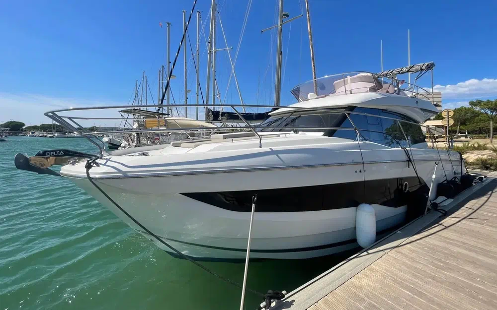 slider 0 Prestige Yachts 420 Fly