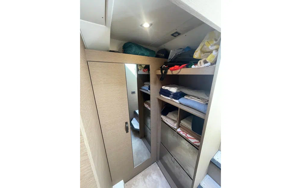 slider 9 Jeanneau Prestige 420 Fly