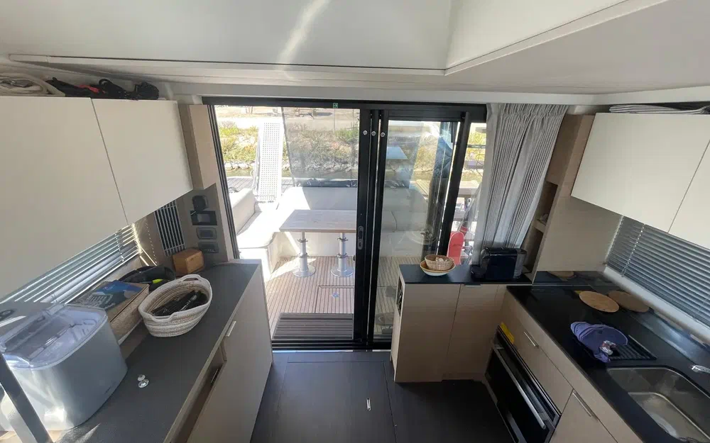 slider 4 Jeanneau Prestige 420 Fly