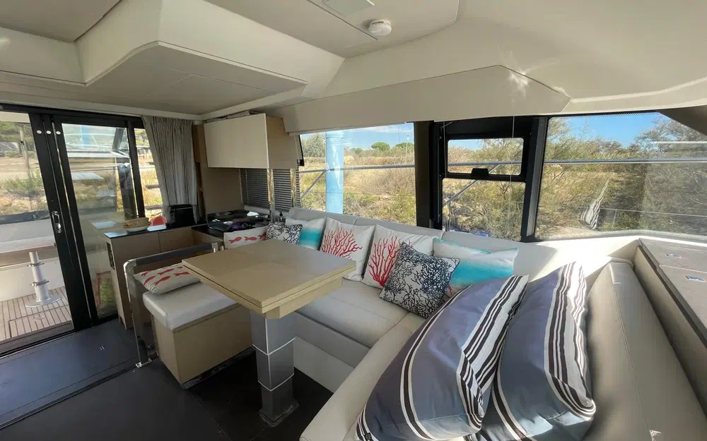 slider 6 Prestige Yachts 420 Fly