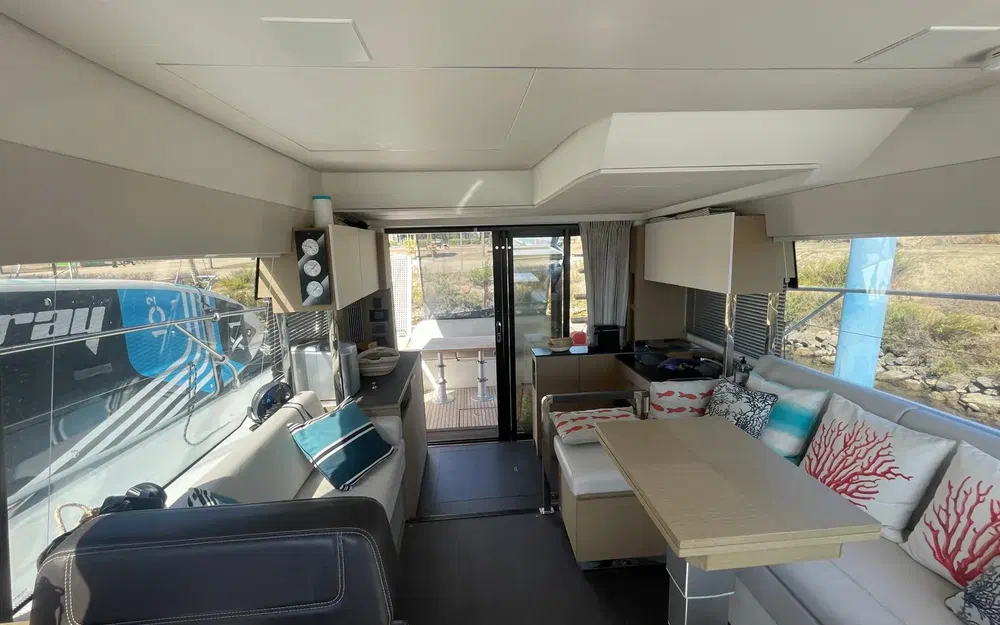 slider 8 Jeanneau Prestige 420 Fly