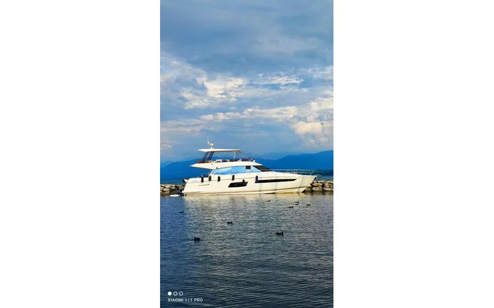 slider 10 Prestige Yachts 550