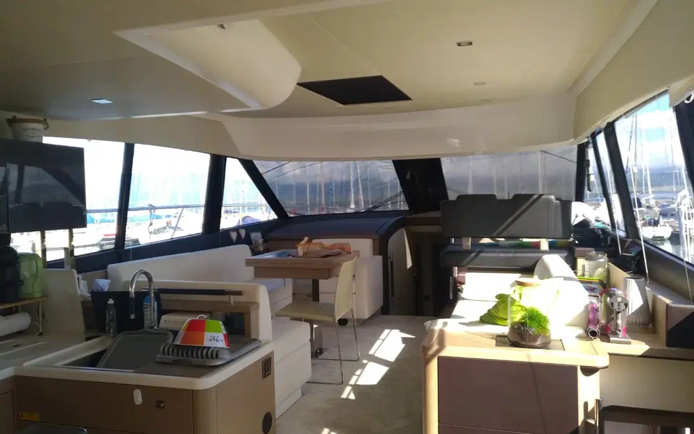 slider 3 Jeanneau Prestige 550 Fly