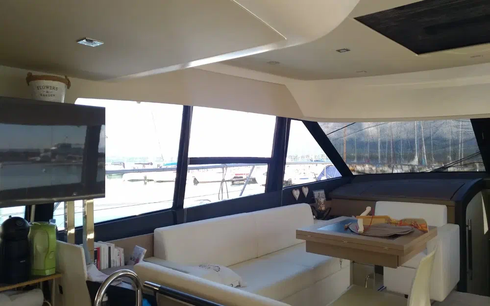 slider 4 Prestige Yachts 550