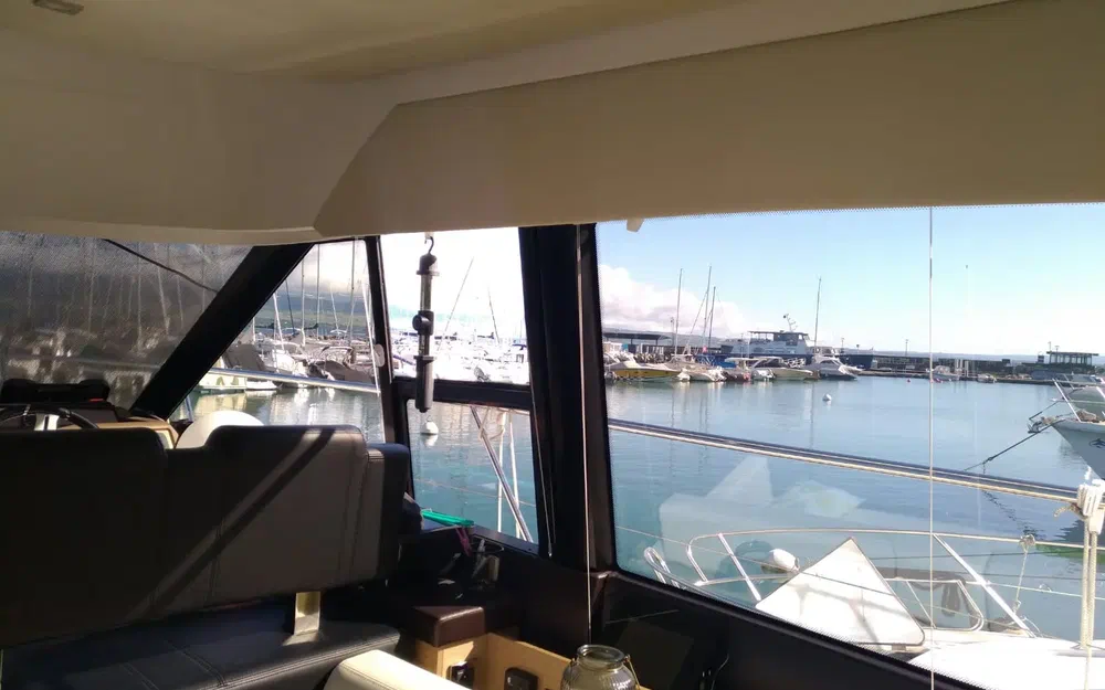 slider 5 Prestige Yachts 550