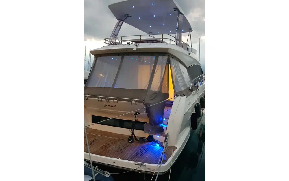 slider 6 Prestige Yachts 550