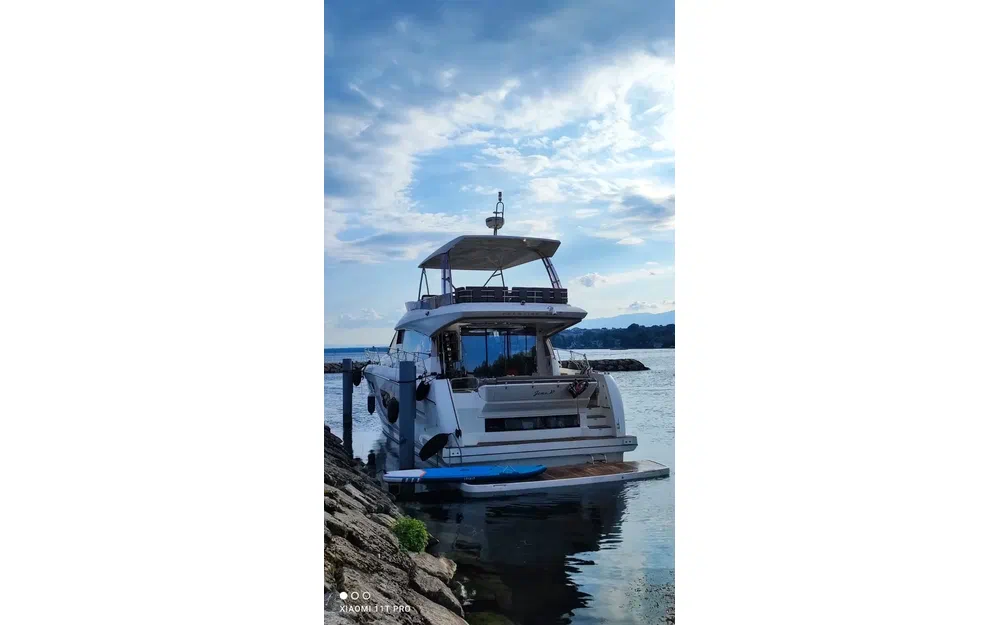 slider 8 Prestige Yachts 550