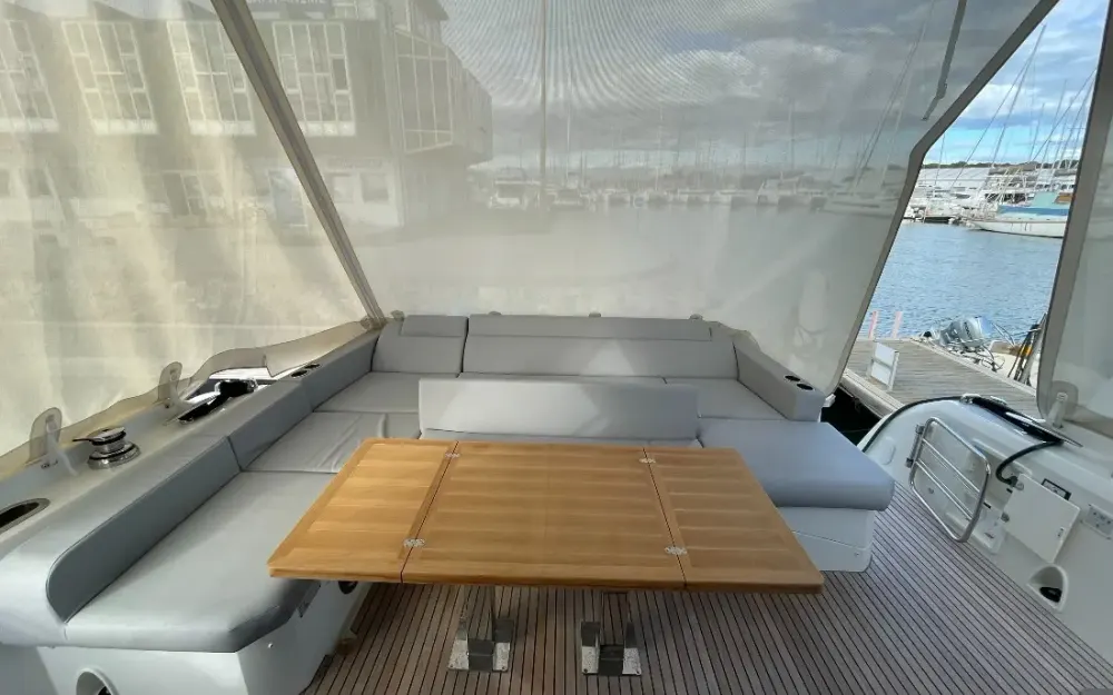 slider 10 Jeanneau Prestige 590 S