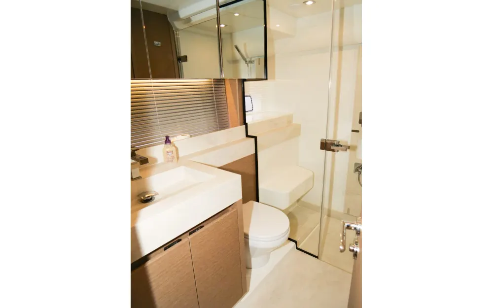 slider 12 Jeanneau Prestige 590 S