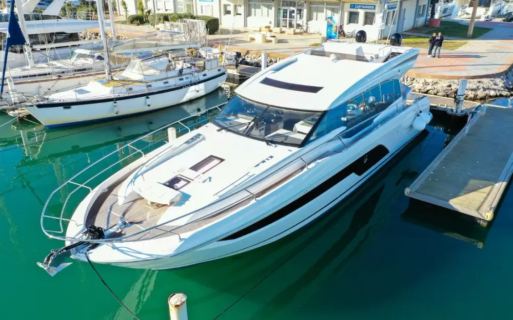 slider 16 Jeanneau Prestige 590 S